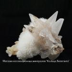 Кальцит, сколецит, гейландит.